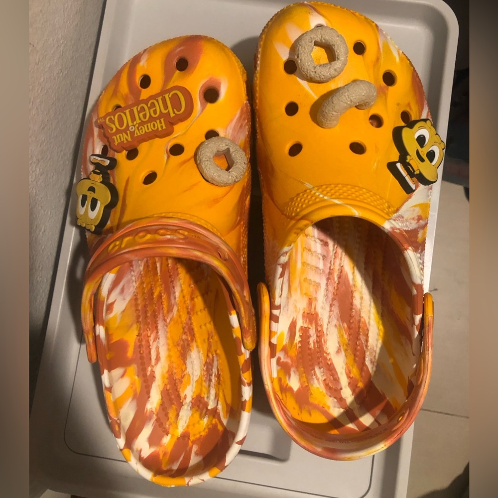 Cheerio crocs , good condition worn a few times